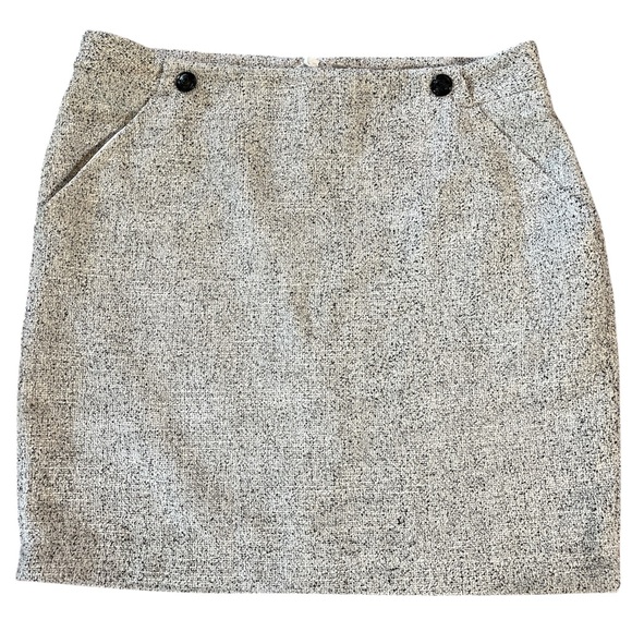 H&M Dresses & Skirts - H&M Gray,Black & White Tweed Mini Pencil Skirt w/pockets & button detail Size 14